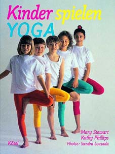 Cover Kinder spielen Yoga